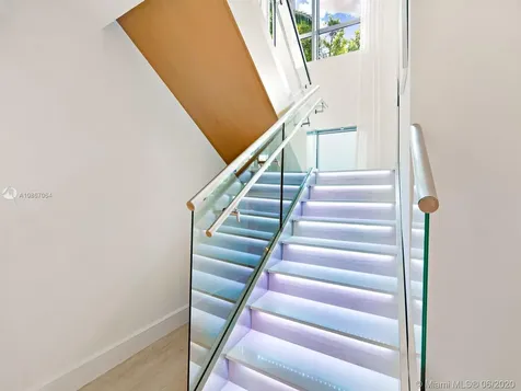 125 Ocean Drive Miami Beach FL 33139