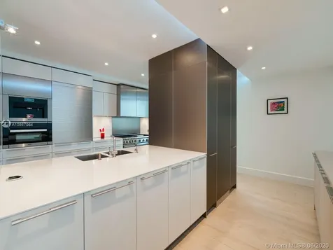 125 Ocean Drive Miami Beach FL 33139