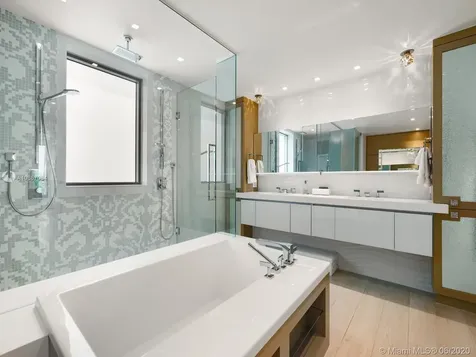 125 Ocean Drive Miami Beach FL 33139