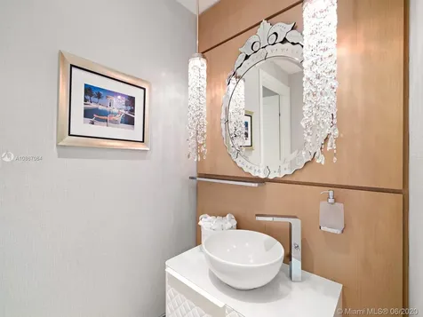 125 Ocean Drive Miami Beach FL 33139