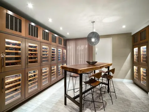 125 Ocean Drive Miami Beach FL 33139