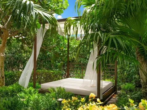 125 Ocean Drive Miami Beach FL 33139