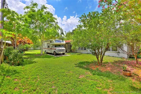 5870 SW 50 Street Miami FL 33155