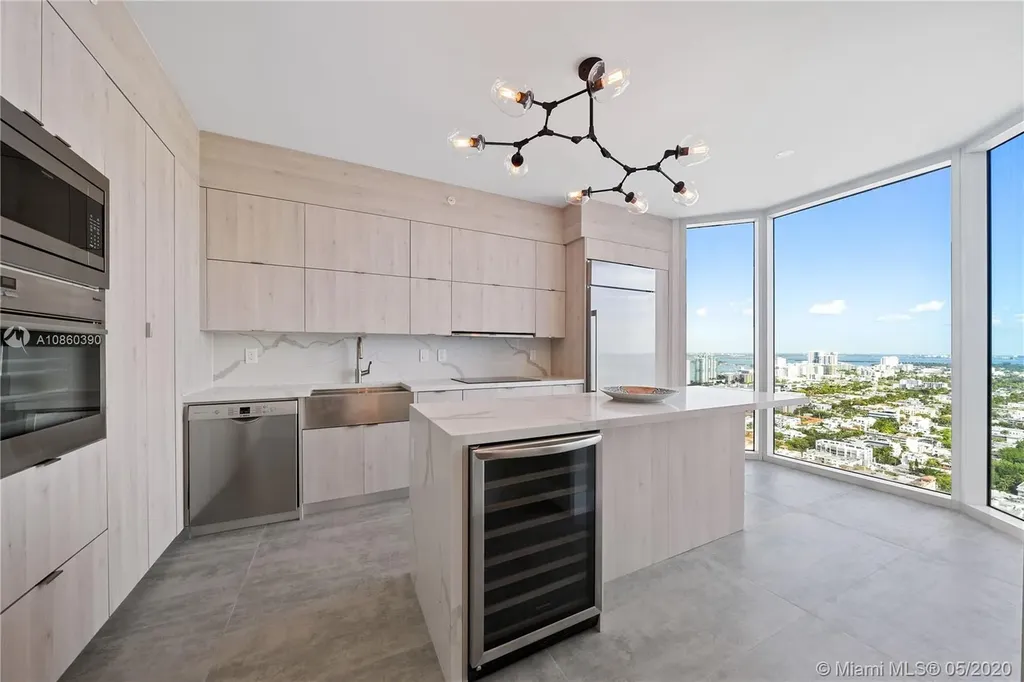 300 S Pointe Drive Miami Beach FL 33139