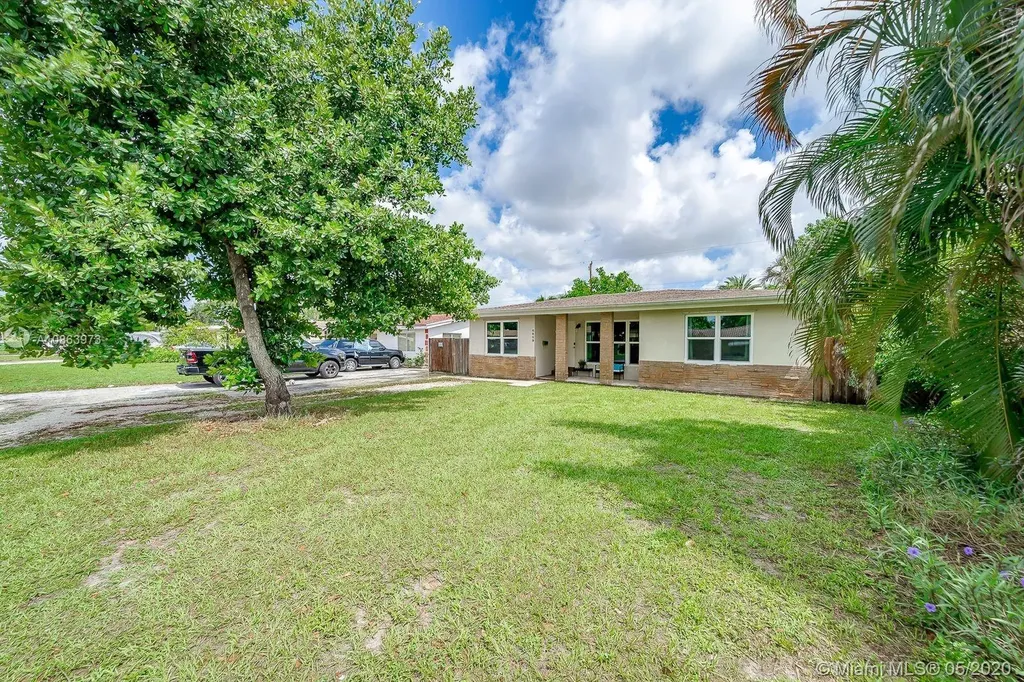 6809 SW 12th Street Pembroke Pines FL 33023