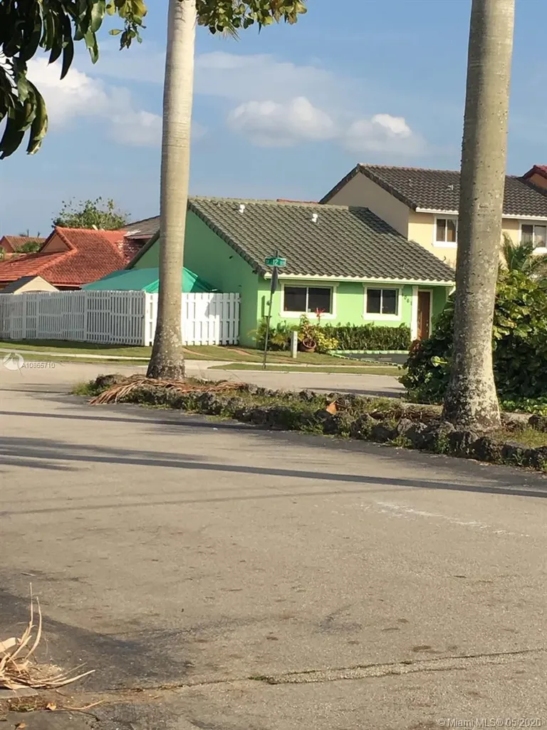 1061 SE 12th Terrace Homestead FL 33035