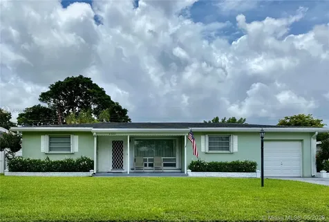 6780 SW 11th Street Pembroke Pines FL 33023
