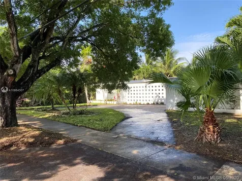 19240 NE 23rd Avenue Miami FL 33180