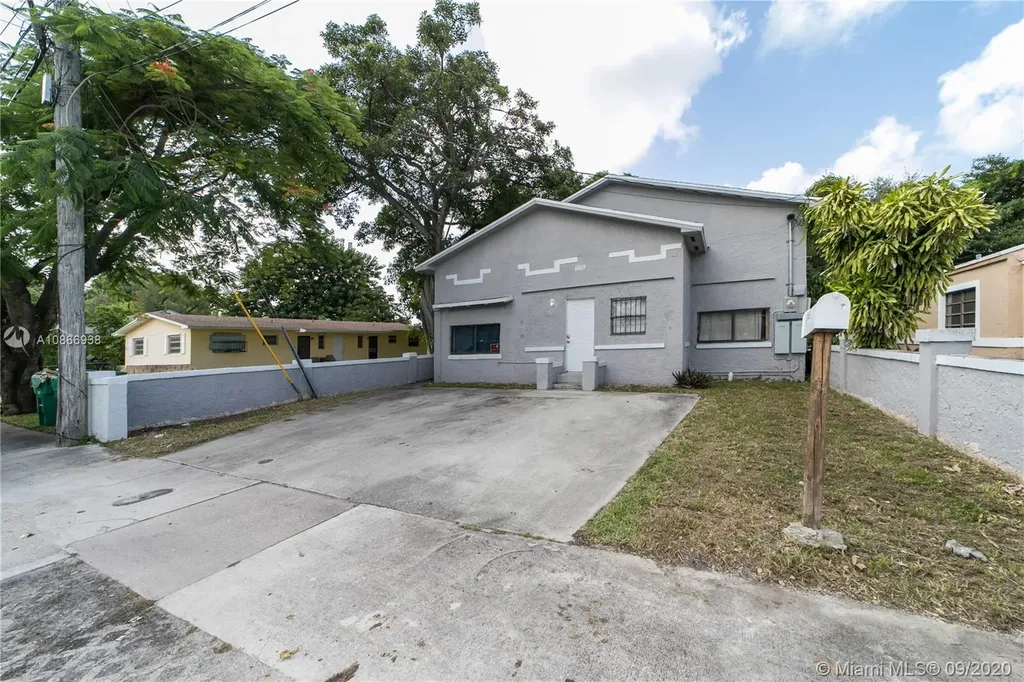 1869 NW 41st Street Miami FL 33142
