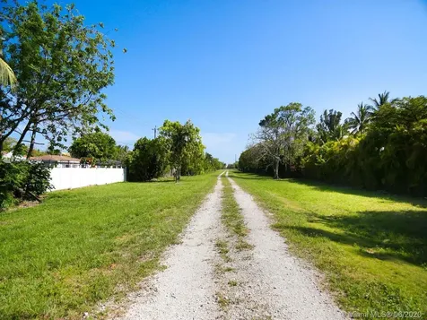 5100 SW 69th Avenue Miami FL 33155
