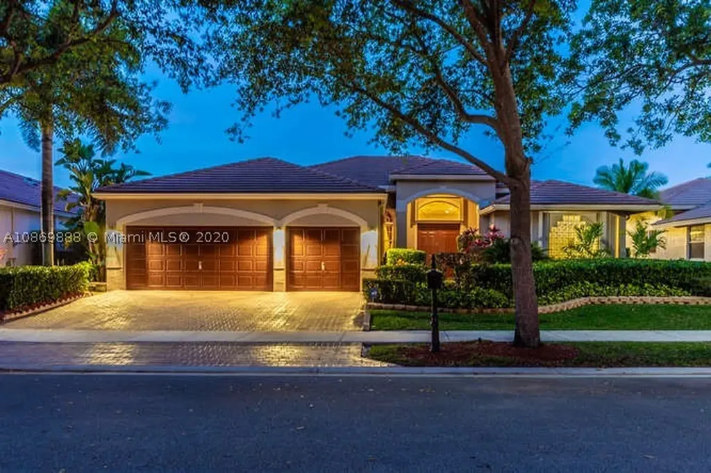3811 Oak Ridge Circle Weston FL 33331