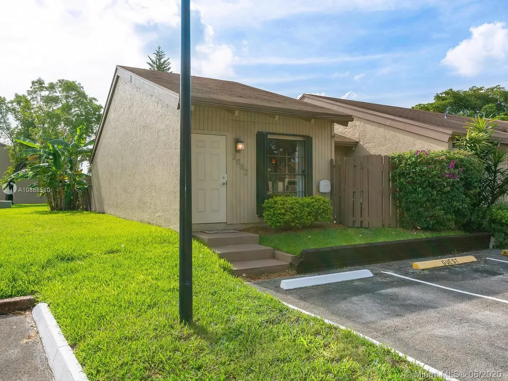 2052 SW 82nd Avenue Davie FL 33324