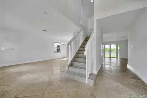 892 Tulip Circle Weston FL 33327