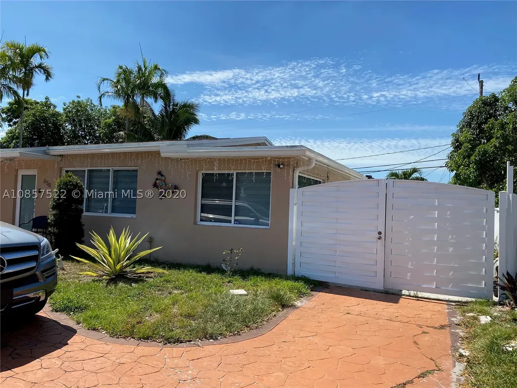 638 W 44th Place Hialeah FL 33012