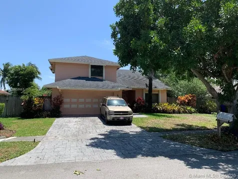 631 SW 100th Avenue Pembroke Pines FL 33025