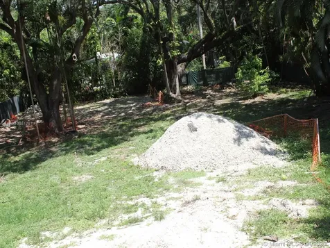 3585 Palmetto Avenue Miami FL 33133