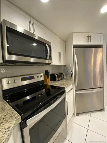 2600 Collins Avenue Miami Beach FL 33140