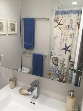 2600 Collins Avenue Miami Beach FL 33140