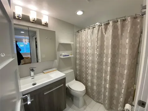 2600 Collins Avenue Miami Beach FL 33140
