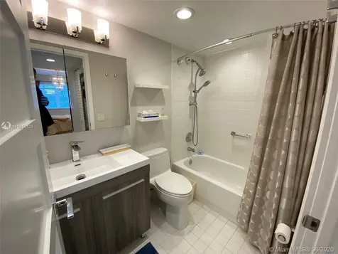 2600 Collins Avenue Miami Beach FL 33140