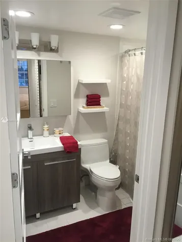2600 Collins Avenue Miami Beach FL 33140