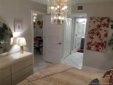 2600 Collins Avenue Miami Beach FL 33140