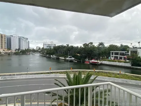 2600 Collins Avenue Miami Beach FL 33140