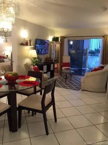 2600 Collins Avenue Miami Beach FL 33140