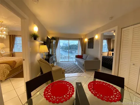 2600 Collins Avenue Miami Beach FL 33140