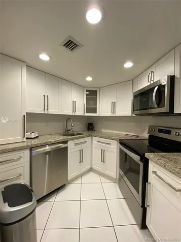 2600 Collins Avenue Miami Beach FL 33140