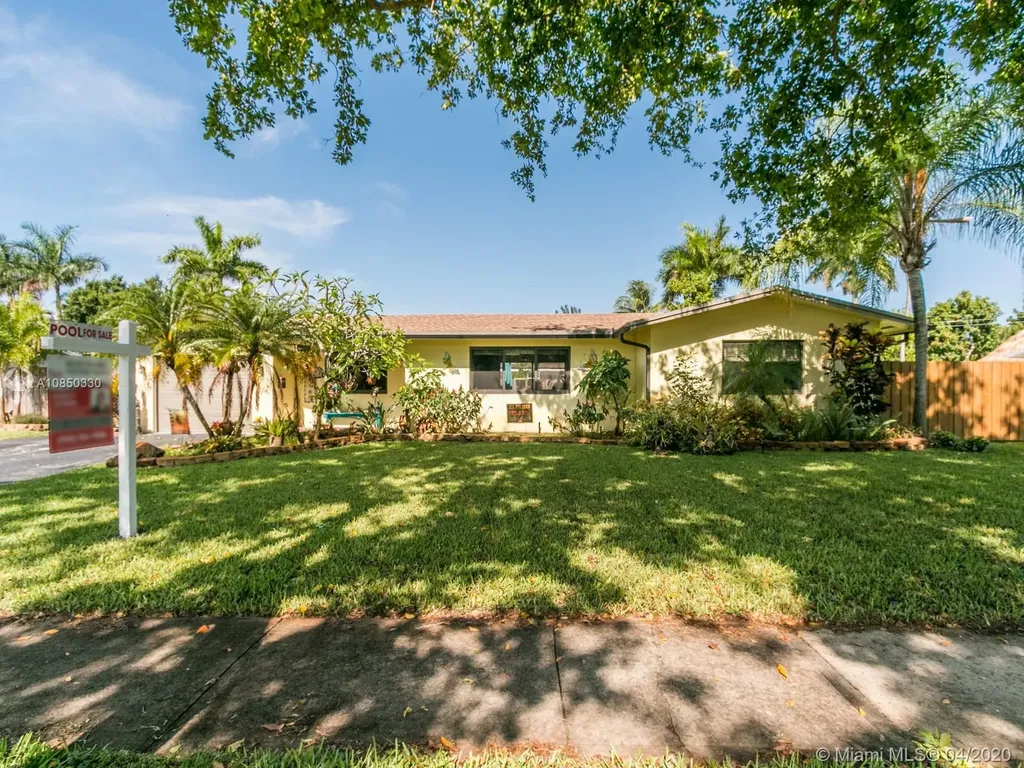 541 Sandlewood Lane Plantation FL 33317