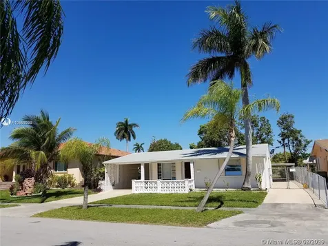 1105 NE 2nd Street Hallandale Beach FL 33009