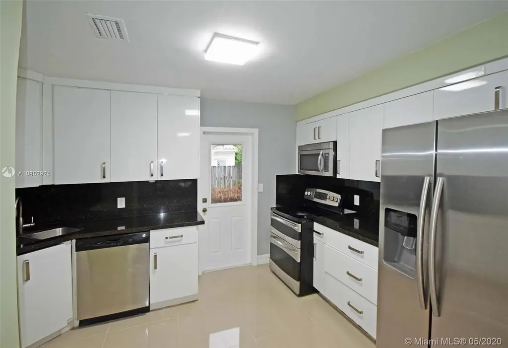 1709 N 16th Court Hollywood FL 33020