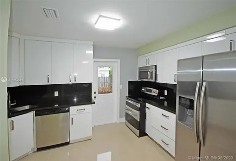 1709 N 16th Court Hollywood FL 33020