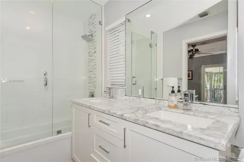 215 N 10th Avenue Hollywood FL 33019