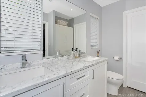 215 N 10th Avenue Hollywood FL 33019