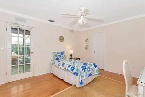215 N 10th Avenue Hollywood FL 33019