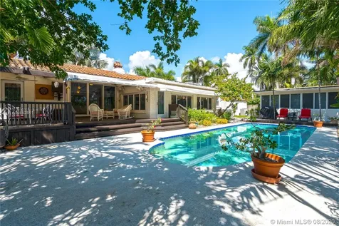 215 N 10th Avenue Hollywood FL 33019