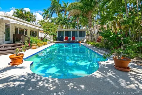 215 N 10th Avenue Hollywood FL 33019