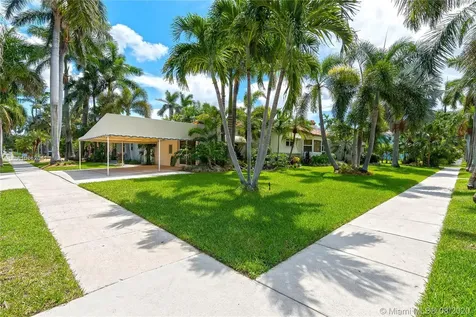 215 N 10th Avenue Hollywood FL 33019