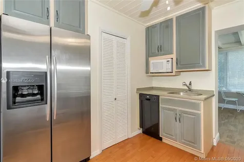 215 N 10th Avenue Hollywood FL 33019