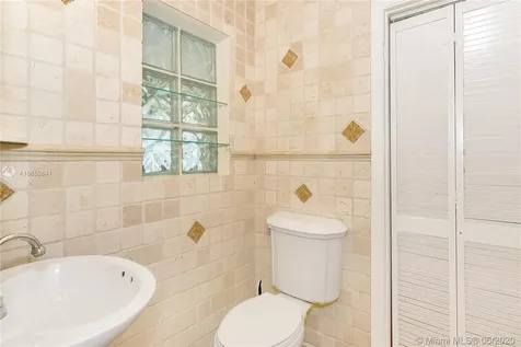 215 N 10th Avenue Hollywood FL 33019