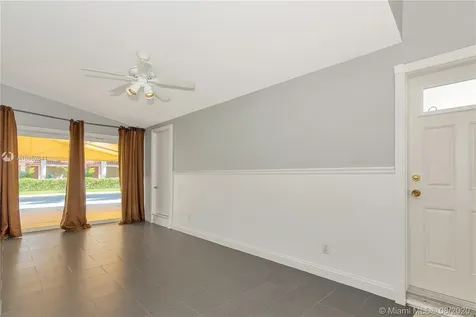 215 N 10th Avenue Hollywood FL 33019