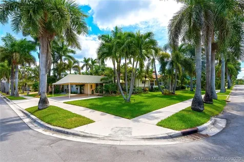 215 N 10th Avenue Hollywood FL 33019