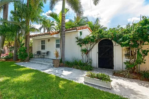 215 N 10th Avenue Hollywood FL 33019