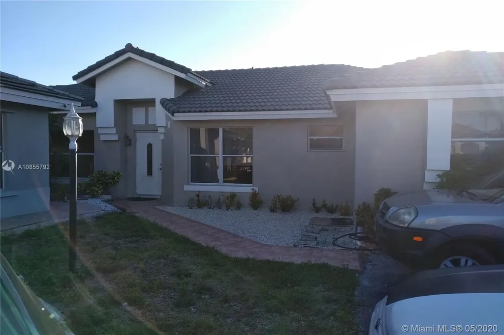 5242 NW 185th Terrace Miami Gardens FL 33055