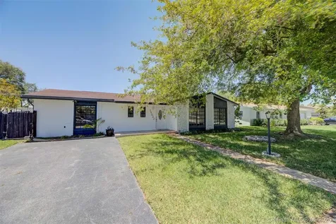 18022 SW 89th Court Palmetto Bay FL 33157