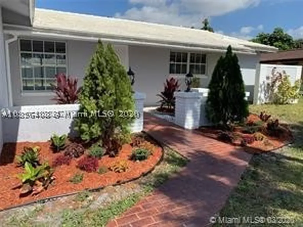 8915 NW 3rd Place Coral Springs FL 33071