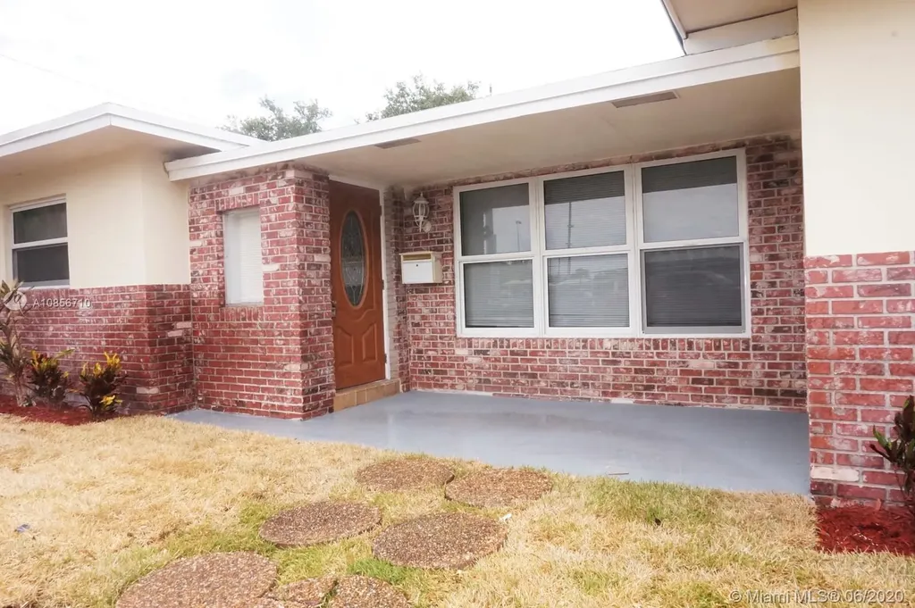 1131 N 66th Terrace Hollywood FL 33024