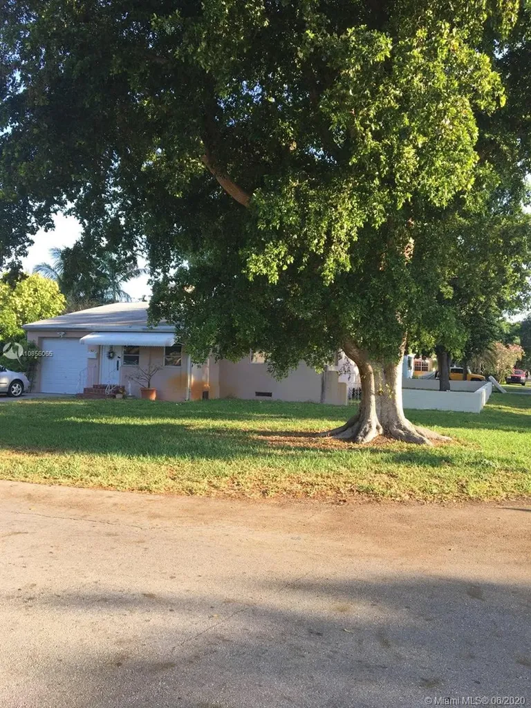 1629 Mckinley Street Hollywood FL 33020